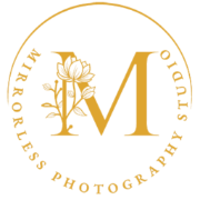 Mirrorless Photo Studio logo